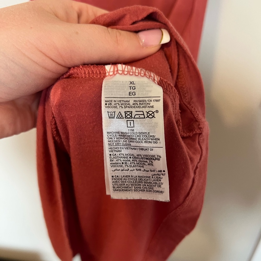 Old Navy Women's Tank Top - Deep Red - Picture 6 of 7